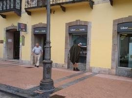 La oficina de Cajastur de Ribadesella, primera en lucir la imagen de Liberbank