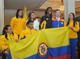 Presidente Santos entregó bandera de Colombia a la delegación en los Juegos Panamericanos 2011  