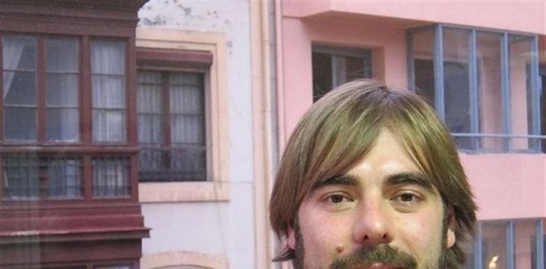 Ripa tilda de "incoherente" la actitud de IU 