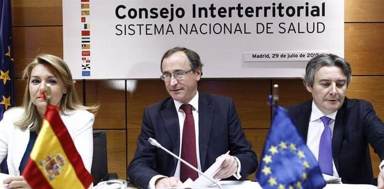 El ministro de Sanidad se crece amenazando a las Autonomías que atiendan a los sin papeles