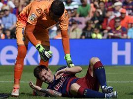 Messi sufre una lesión en la rodilla izquierda tras encontronazo con Pedro Bigas