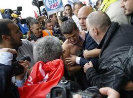 Directivos dAir France escapen escamisaos tres un asaltu de trabayadores