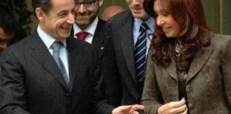 La presidenta de Argentina se reúne con Sarkozy e irá con Abuelas a Unesco