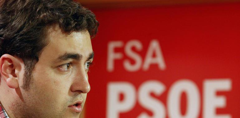 Jonás Fernández apoya la protección IGP del azabache de Villaviciosa y los cuchillos de Taramundi
