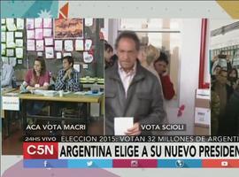 Scioli, el más votado al cierre de las elecciones en Argentina, con posibilidad de balotaje