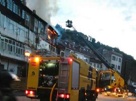 Rescatado un vecino de Moreda tras el incendio del edificio deshabitado colindante