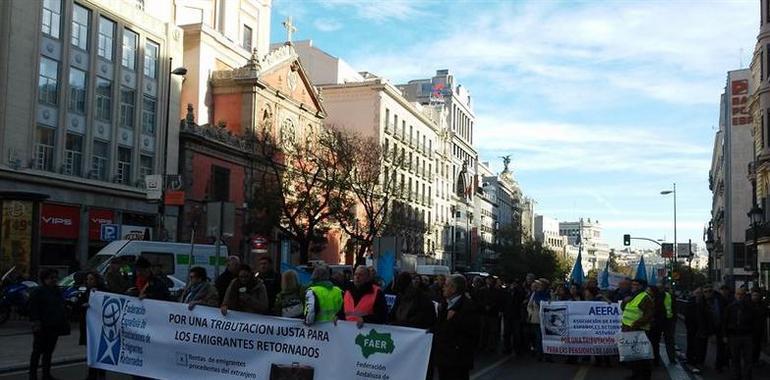 Los emigrantes retornados se manifiestan contra la tributación retroactiva