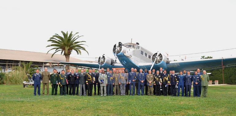 Visita de agregados de Defensa, aéreos, militares y navales a la Base Aérea de Alcantarilla