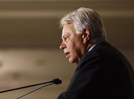 Felipe González reparte leña en Oviedo a Podemos, Ciudadanos y el PP