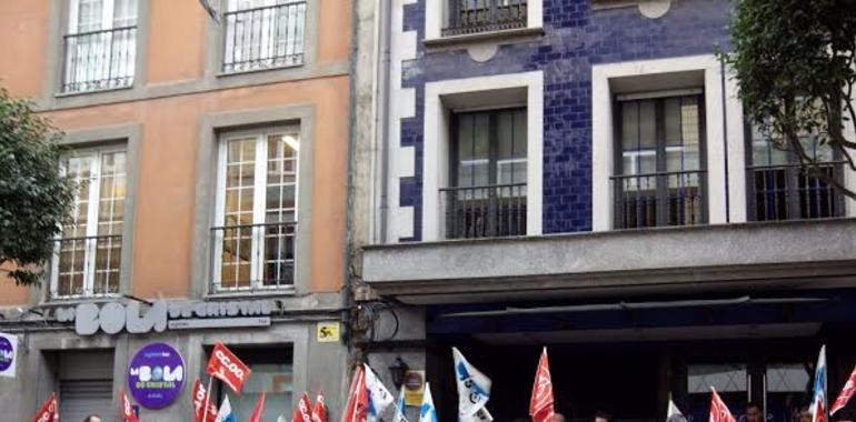 Recortes Cero - Grupo Verde con los trabajadores de la limpieza en Oviedo