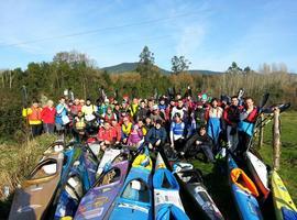 Romería y deporte en la San Silvestre Piragüistica entre Grado y Pravia 