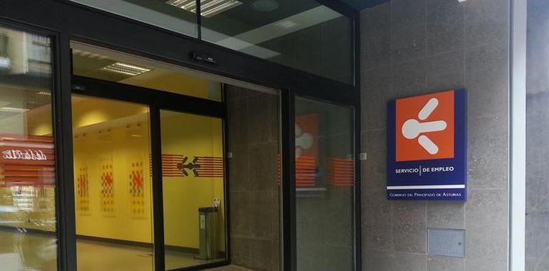 El paro baja en 6.259 personas en 2015 en Asturias, el 6,48%