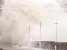 Frío, lluvia, nieve, viento, oleaje: el invierno llega a Asturias