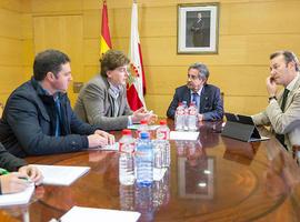 Revilla pactará una "línea roja" en torno al precio mínimo de la leche