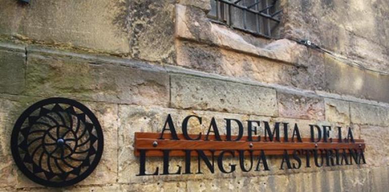 La Academia de la Llingua pide modificar el decreto estatal para crear especialidad de asturiano