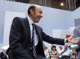 Rubalcaba pide a Rajoy que \"deje de enredar y que aclare si quiere o no el impuesto de patrimonio\" 