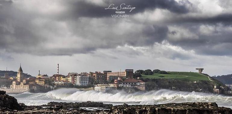 Alerta en Asturias por olas de hasta 9 metros