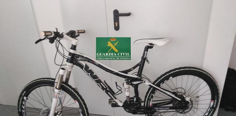 Detenido cuando circulaba en la bici que acababa de robar en Navia