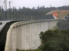 Blanco presenta en Galicia el tren híbrido de Alta Velocidad