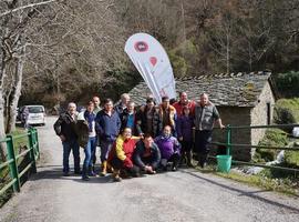 Alumnos del Centro de Apoyo a la Integración de Penlés al rescate de la trucha astur