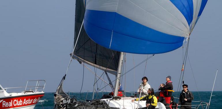 Segunda Jornada del Trofeo Primavera de regatas en Gijón