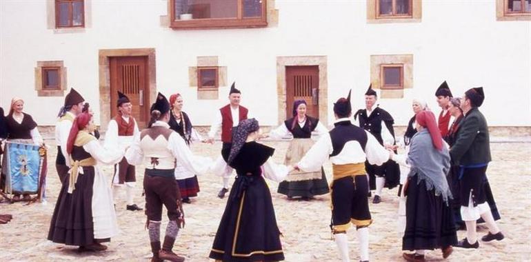 Música, teatro y filatelia en la XXXVII Selmana del Folclor Astur en Pola de Siero