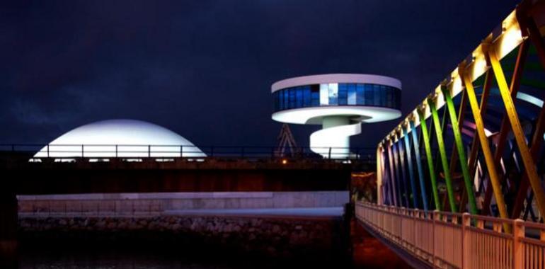 La cúpula del Niemeyer se tiñe de azul el Día Mundial sobre el Autismo