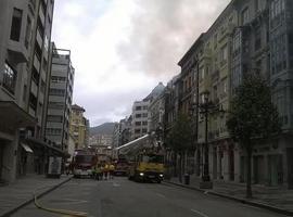 Prosiguen los trabajos de consolidación y seguridad en el edificio siniestrado de Uría