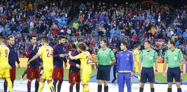 Un Sporting luchador y entregado no pudo evitar el 6-0 en el Camp Nou