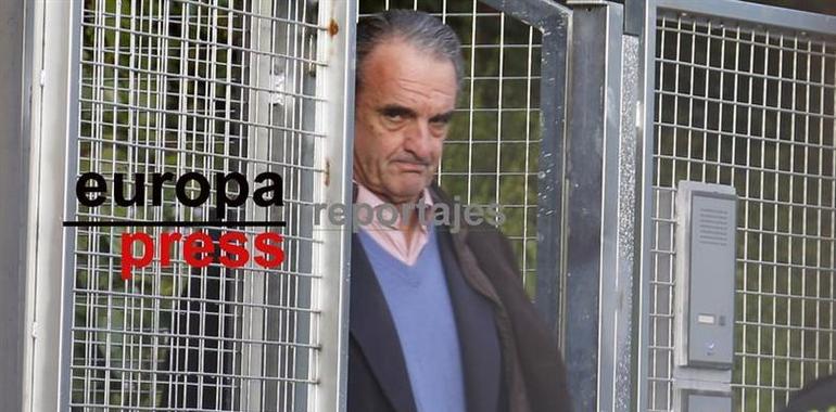 La Complutense retiral so doctoráu honoris causa a Mario Conde