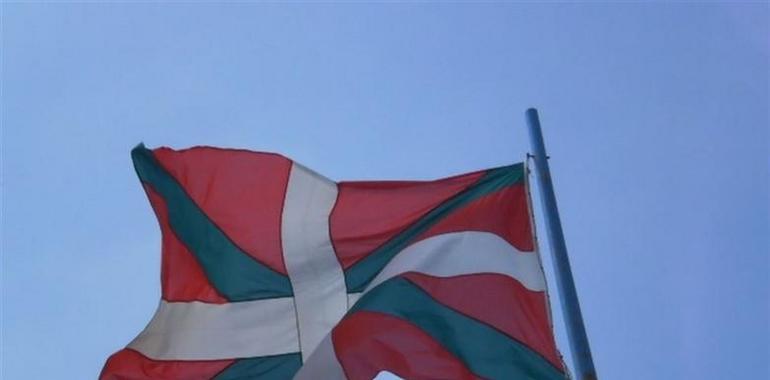 El PP pide respeto internacional a la bandera de Euskadi, aunque no a la de Asturias