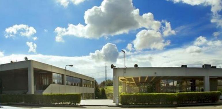 Alumnos de Infantil de los Jesuitas de Oviedo practican en clase los experimentos científicos