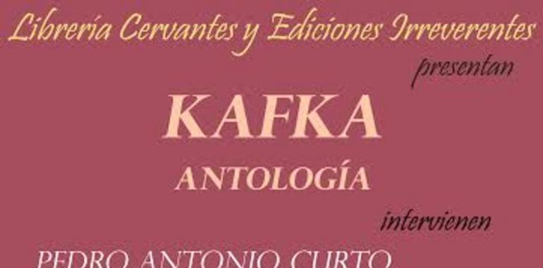 Presentacion antologia Kafka en librería Cervantes de Oviedo