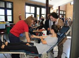 Corvera eleva un monumento a los donantes de sangre