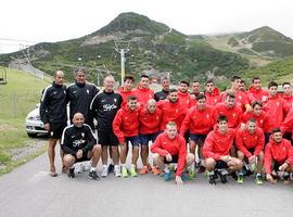 Los rojiblancos, peñes arriba por Valgrande-Pajares