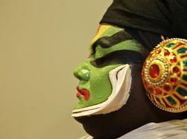 El asombroso proceso de maquillaje de Kijote Kathakali, abierto al público en el Niemeyer