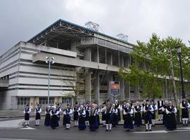 El ayuntamiento renovará el césped del Carlos Tartiere