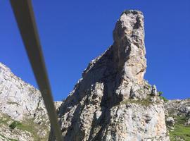Un varón ha sido rescatado por el GR tras caerse en la Canal de Trea (León)