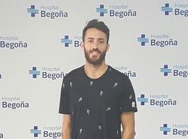 El ex-jugador del Sporting, Alex Menéndez, operado en el Hospital Begoña de Gijón.