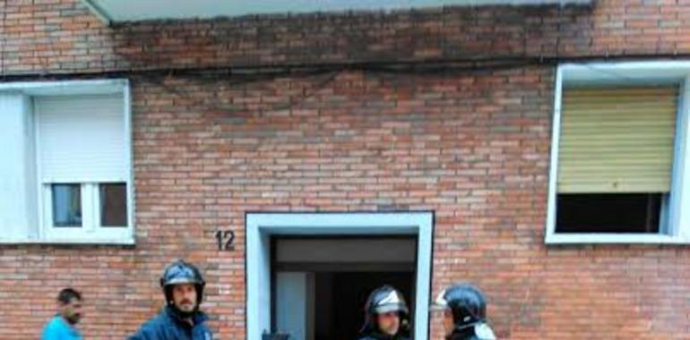Herida leve una vecina de Sotrondio al incendiarse su vivienda