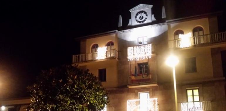 Homenaje al impulsor de la restauración del antiguo reloj de Llaranes