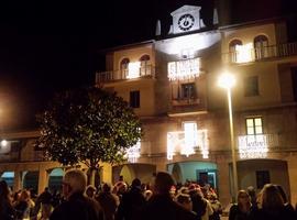 Homenaje al impulsor de la restauración del antiguo reloj de Llaranes