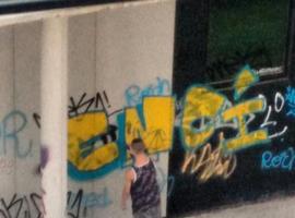 Cazado y propuesto para sanción por hacer grafiti en el nuevo Mercado de La Corredoria