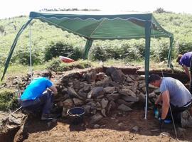 El túmulo neolítico en la campa de L’Españal data del III Miilenio