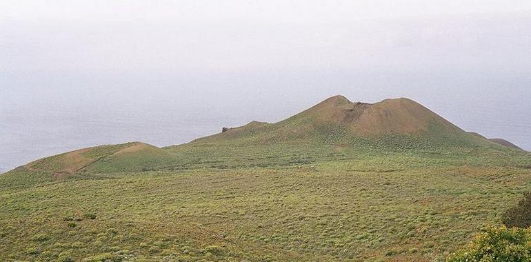 Evacuados vecinos en El Hierro ante la amenaza del volcán