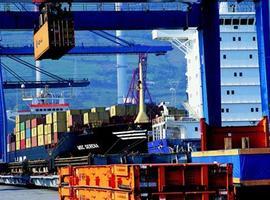 Las exportaciones crecen un 1,3% y el déficit retrocede un 31,6% hasta agosto 