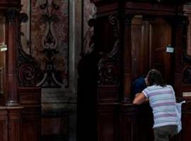 El Papa da licencia indefinida a los curas para absolver del aborto  