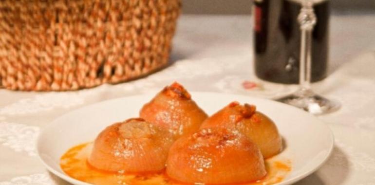 Cebolles rellenes insuperables de fin de semana en El Entrego