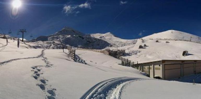 La poca nieve retrasa abrir Valgrande-Pajares y  Fuentes de Invierno