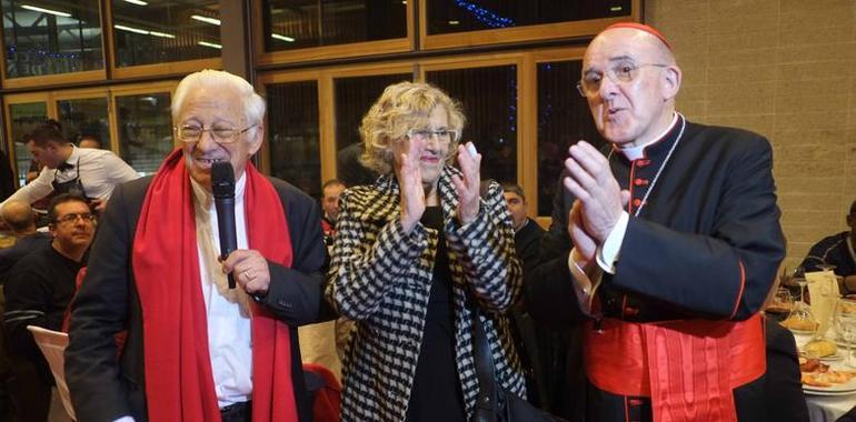 Padre Ángel da cena de Navidad a 200 sin techo